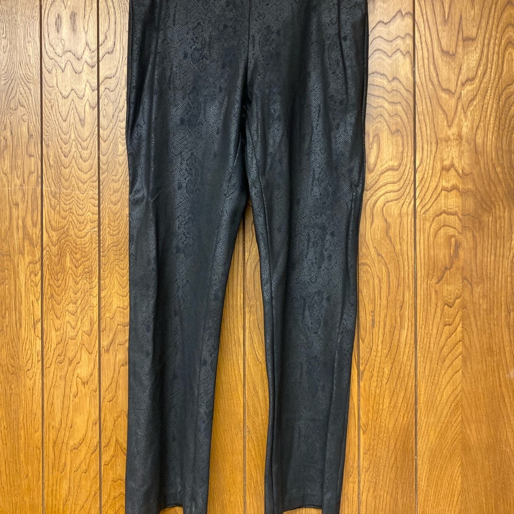 Women’s snake print leggings